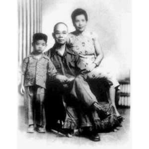吴石与夫人、儿子合影 吴石与夫人、儿子合影